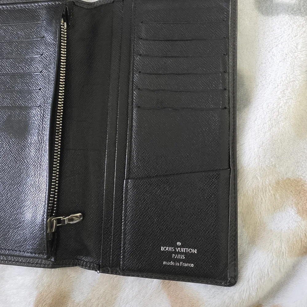 Louis Vuitton Brazza Wallet Black Taiga Leather COA Included - Picture 7 of 16